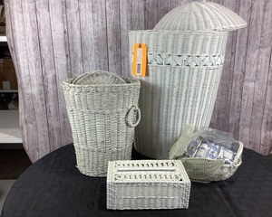 lot 166 image: Wicker Bath Set