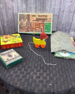 lot 114 image: Vintage Toys & Activities