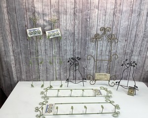lot 39 image: New Plate Display EaselsHolders