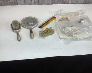 lot 44 image: Antique Hair Accessories