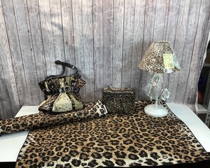 lot 24 image: Leopard Lot