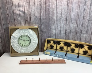 lot 74 image: Home Decor