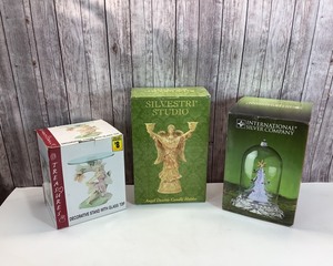 lot 76 image: Decor, new in box