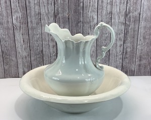 lot 2 image: Pitcher and Basin