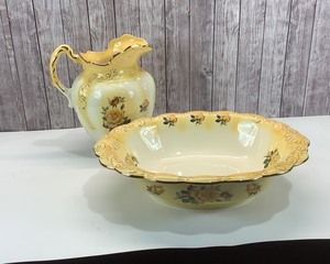 lot 1 image: Pitcher and Basin
