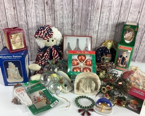 lot 2126 image: Tote of Christmas Decorations