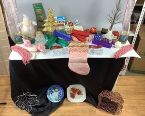 lot 2095 image: Large Lot of Christmas Items