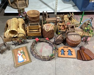 lot 2069 image: Large Wicker Assortment