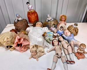 lot 2071 image: Vintage Doll Lot, Kewpie Doll  Asst Figurines
