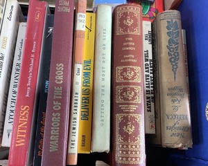 lot 2075 image: Lot of BooksDVDsCassettes