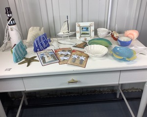 lot 2088 image: Asst Housewares Beach Themed