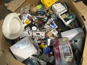 Gaylord full of assorted plumbing and Bath items and accessories review pictures