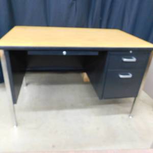 METAL DESK