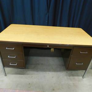 METAL DESK