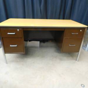 METAL DESK
