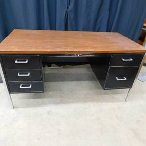 METAL DESK
