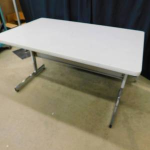 COMPUTER TABLE
