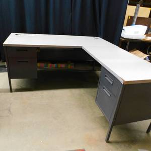 METAL DESK