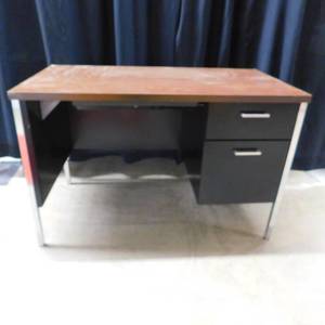 METAL DESK