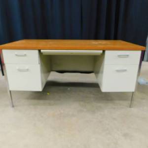 METAL DESKS