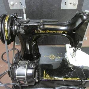 1941 SINGER SEWING MACHINE