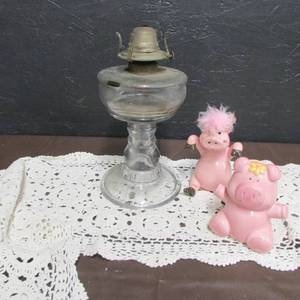 VINTAGE WHITE FLAME LIGHT CO. OIL LAMP