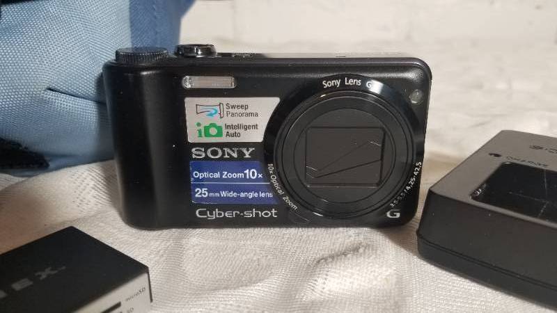 lot 54 image: Sony cyber-shot digital camera