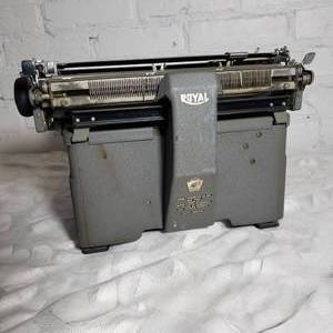 lot 64 image: Vintage Royal Typewriter