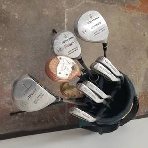 lot 97 image: Vintage Set of Womens Clubs