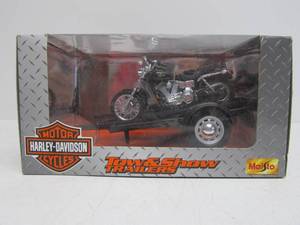 Maisto Harley Davidson Tow &amp Show Motorcycle &amp Trailer