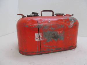 lot 1 image: Johnson outboard motor gas tank