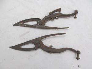 lot 8 image: vintage harvestor lifting guards
