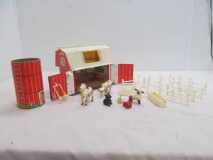 lot 41 image: fisher farm set