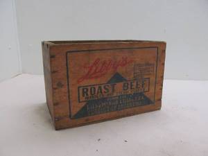 lot 50 image: vintage wood crate