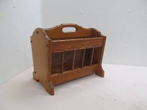 lot 51 image: magazine rack