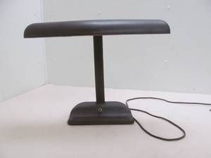 lot 53 image: vintage desk lamp