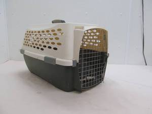 lot 64 image: petmate carrier