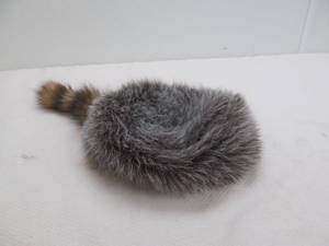 lot 77 image: coontail hat