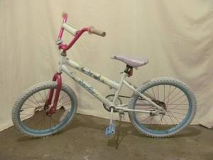 lot 120 image: huffy bike