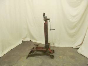 lot 121 image: vintage bumper jack