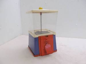 lot 128 image: vintage gumball machine