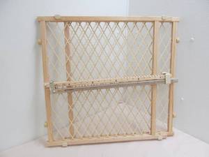 lot 142 image: Adjustable pet gate
