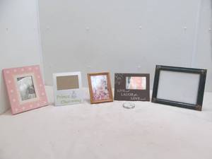 lot 157 image: Picture frames