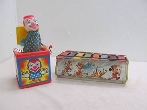 lot 167 image: Collectible toys