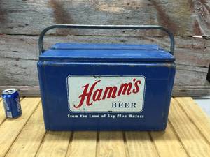 lot 4 image: Vintage Hamms Beer Cooler