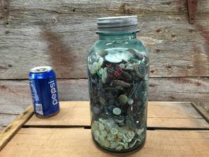 lot 11 image: Vintage Ball Perfect Mason Jar 14 with Vintage Buttons