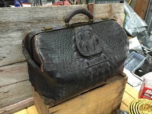 lot 12 image: Antique Alligator Bag