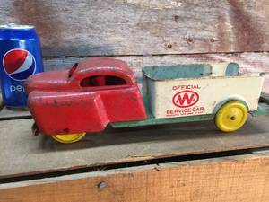 lot 22 image: Nifty 1940s Wyandotte Official Service Car