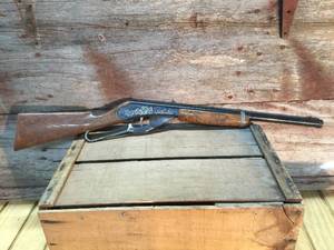 lot 24 image: Vintage Daisy - Sears Roebuck Model 799-19011 BB Gun