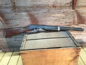 lot 25 image: Vintage Daisy Model 97 Ricochet BB Gun